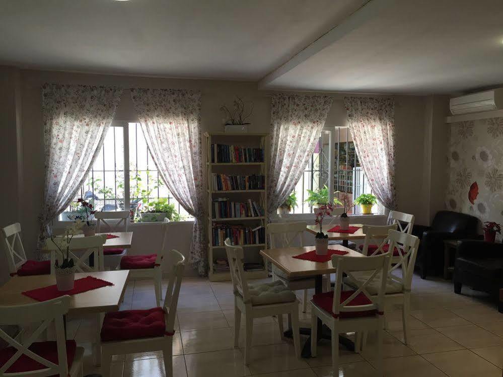 Hotel Marbella 푸엔히롤라 외부 사진